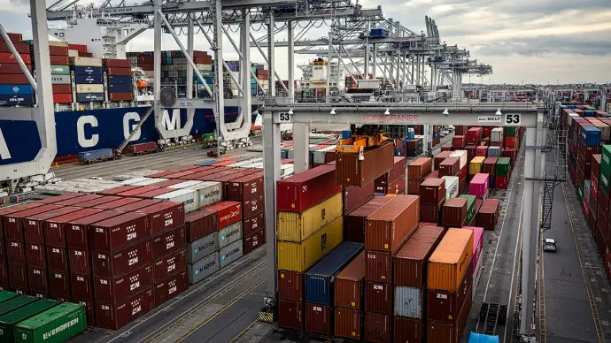 courier delivery to a ship yard
